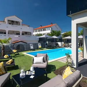 https://villa-luisole.primorje-gorskikotar.com