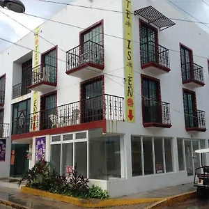 hotel-isleno-isla-mujeres.quintano-roohotels.com/